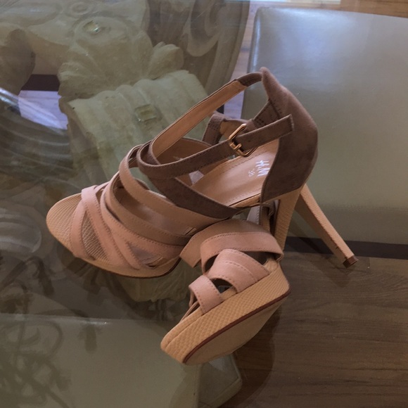 Shoes - Picture 4 of 6